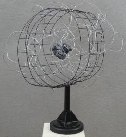 Objekt im Space, 2022, Eisendraht,Styropor,Farbe, 51x35x34 cm   950  E.JPG