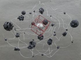 Sapien u.andere, 2022,Eisendraht, Styropor, Holz,Farbe, 60x44x45 cm  850  E.jpg